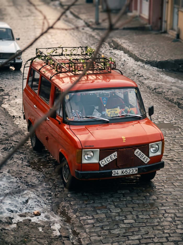 Araba fotoğrafı: Çiçek Abbas minibüsü